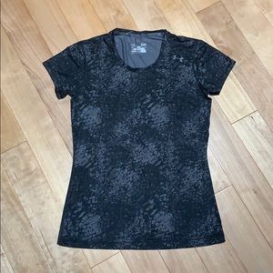 Under Armour Women’s Fitted heat gear top - small